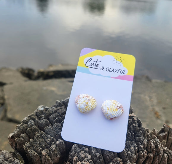 Shell Studs - Yellow Speckled