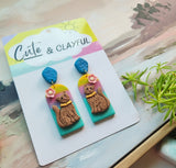 Brown kitties on rainbow background with blue tops snd pink flower