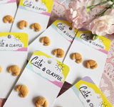 Croissant studs
